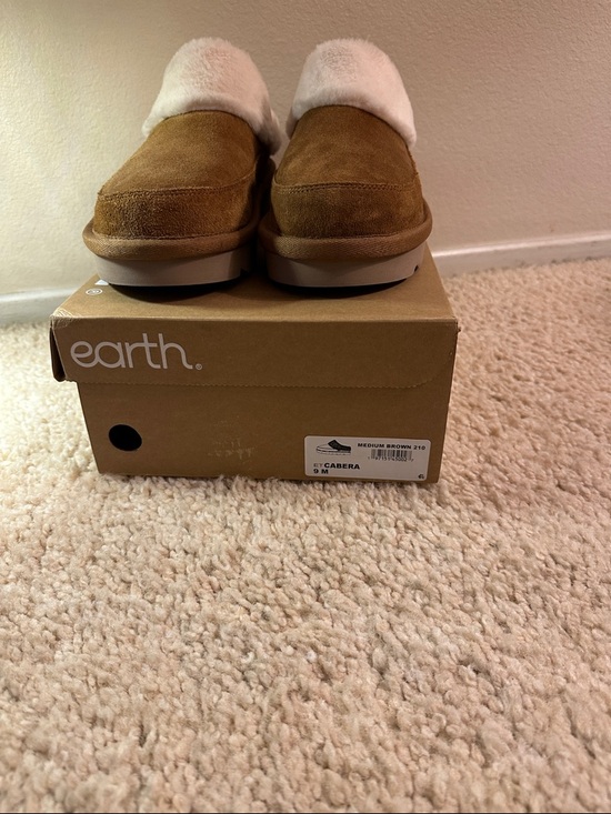 Earth Shoes - Earth medium brown slippers cozy and comfy. Size 9